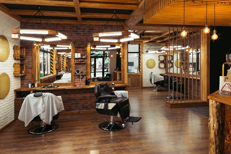 drewniany salon barberski