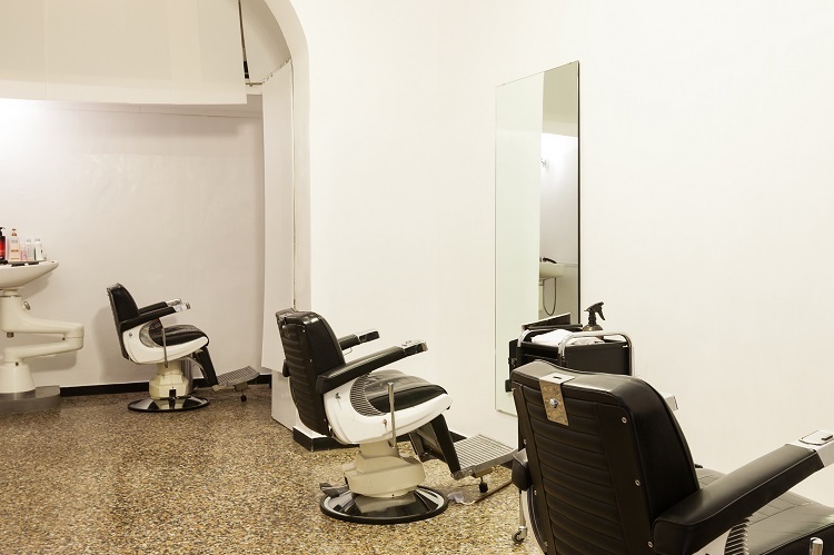 przestronny salon barberski